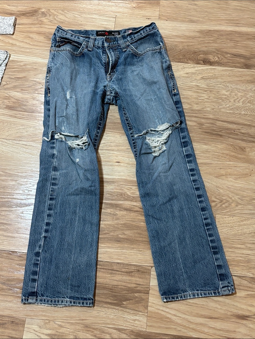 Ariat Distressed Blue Denim Jeans men’s size 32x32